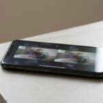 celular com vídeo duplicado sendo identificado no tiktok